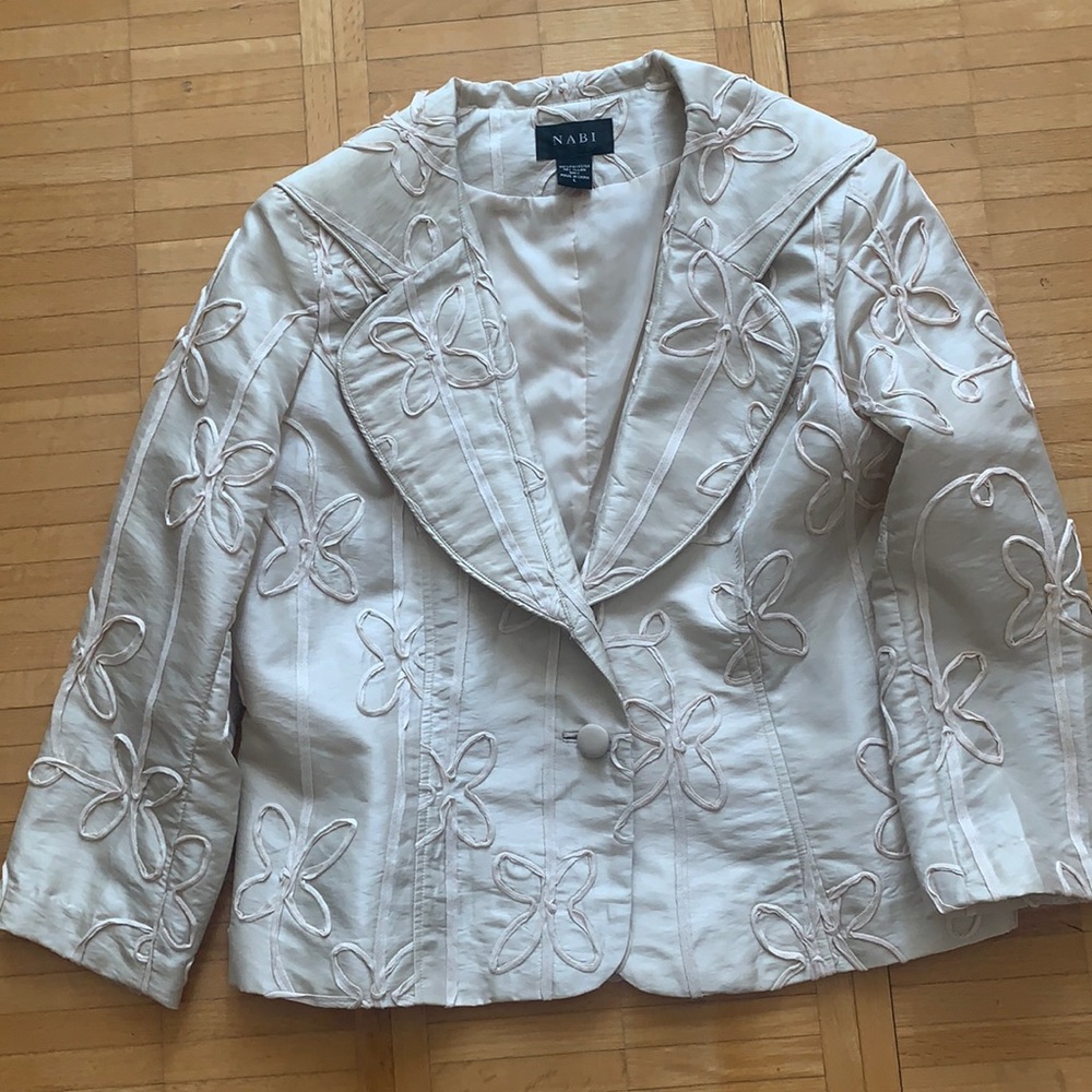 Cream Floral Embroidered Fitted Jacket with Button Closure